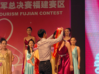 美女相聚、美酒飄香