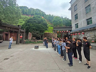 福建雙龍戲珠酒業(yè)有限公司開(kāi)展消防演練、有限空間應急預案演練及安全生產(chǎn)培訓